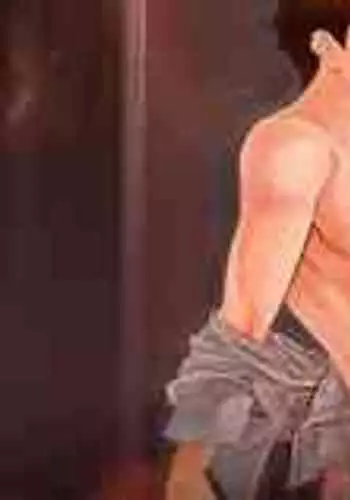 凝視異國熟女的巨臀之後，妄想著她新婚時的樣子，無法忍耐，迷戀上了她的巨臀